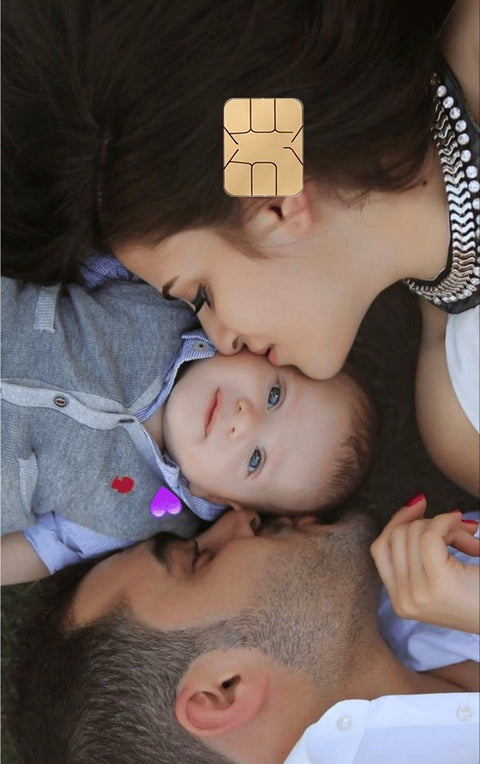 Card sticker with parents kissing their baby
